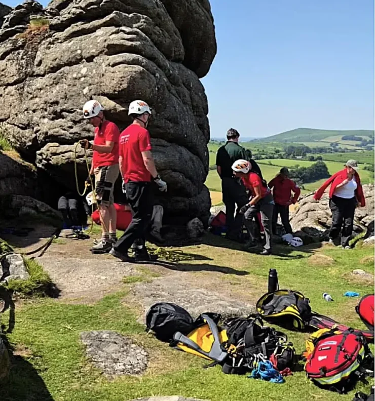 10-Year-Old Girl Rescued After Three-Hour Dartmoor Rock Ordeal Using Fairy Liquid