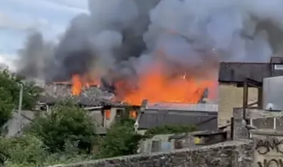 Major Fire Erupts at Historic Building Near M4 Corridor, Local Fire Alert Issued
