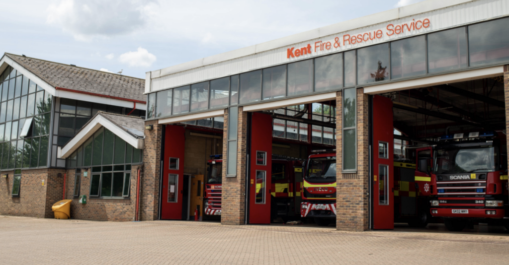 Kent Fire Service Quickly Extinguishes BBQ Blaze Affecting Commuters