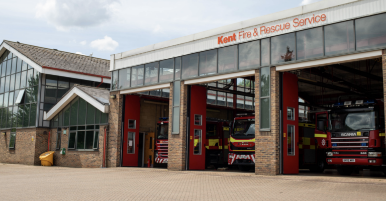 Kent Fire Service Quickly Extinguishes BBQ Blaze Affecting Commuters