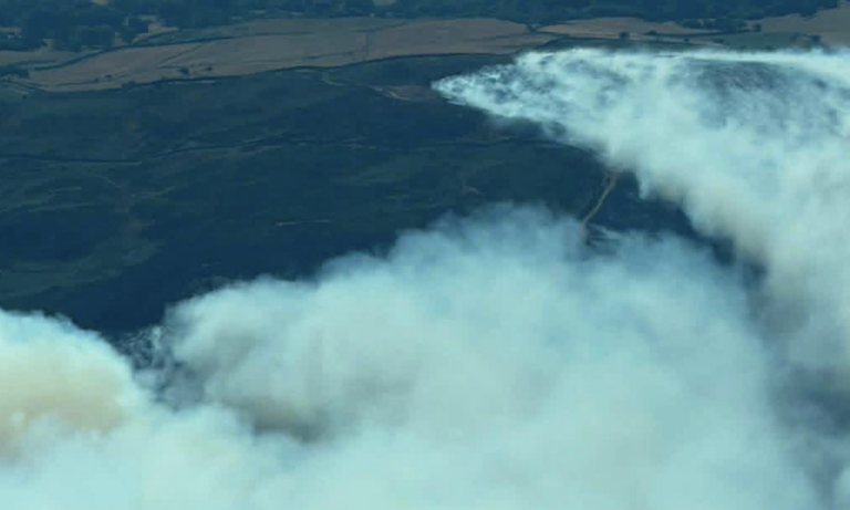 Major incident declared as huge wildfire burns across North Wales amid ‘exceptional’ blaze warning