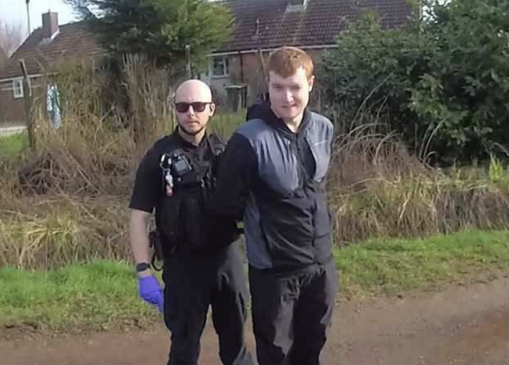 Drug dealer jailed after throwing 260 wraps of cocaine and heroin while fleeing police