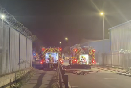 Eight fire crews tackle major building fire in Rhodesia, Worksop