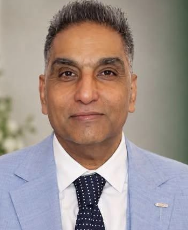 Tributes paid to Bradford taxi trade stalwart Tahir Farooq after sudden death aged 60